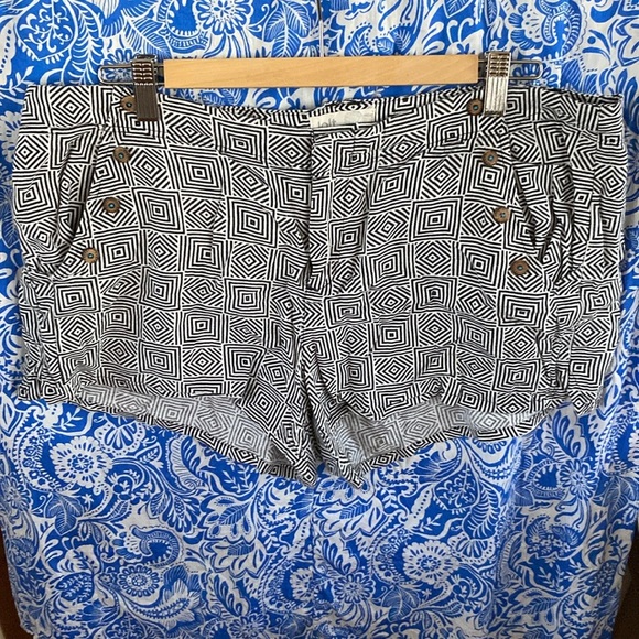 Jolt geometrical, black and white print size 13 shorts - Picture 1 of 6